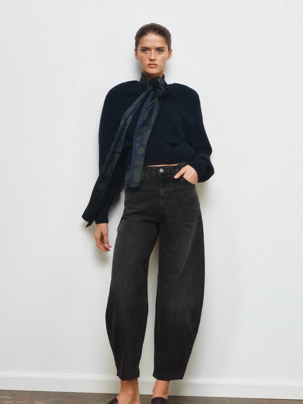 Zara High-Rise Barrel Black Jeans